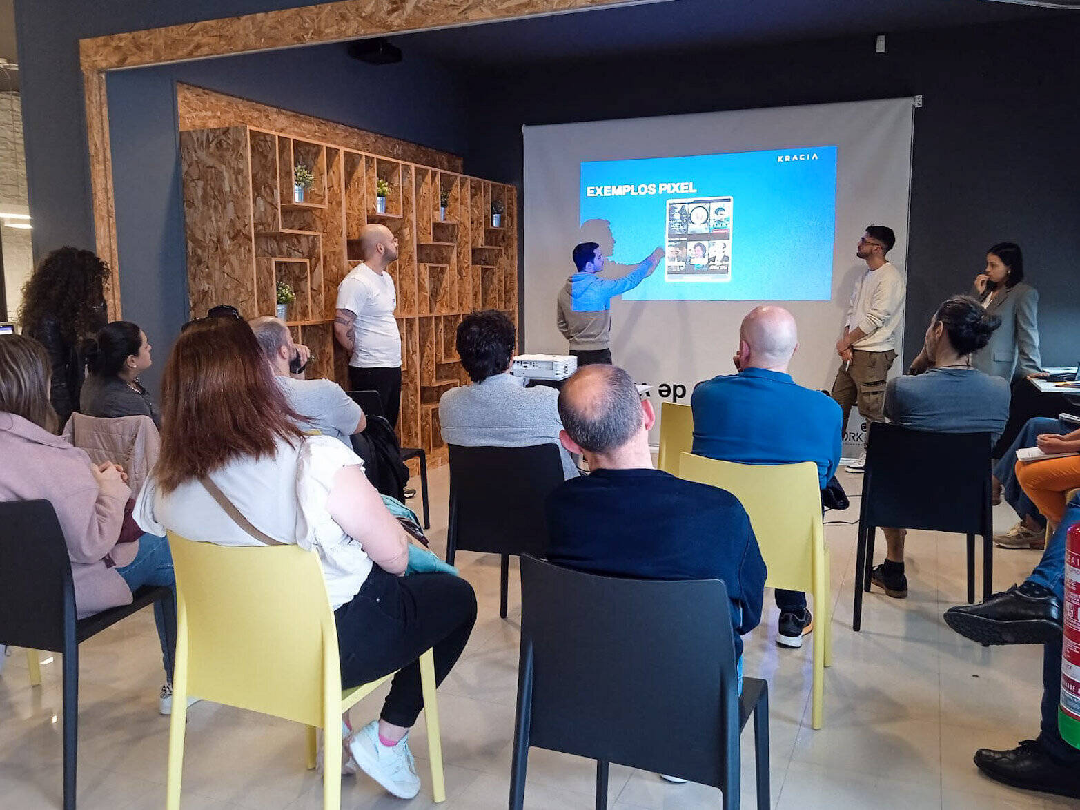 Presentación ante el empresariado de los servicios de digitalización de Kracia.