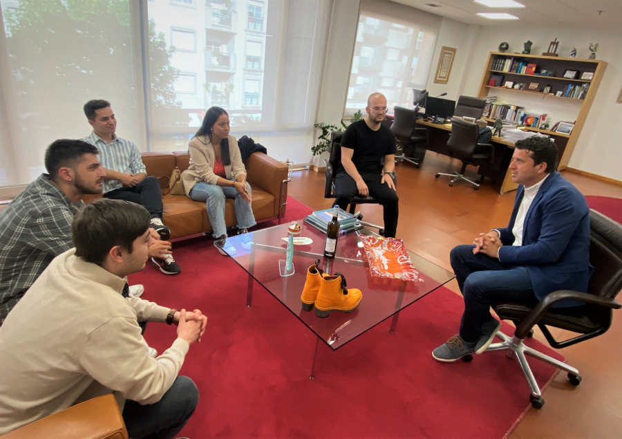 Reunión de los socios de Kracia con el Concello de Boiro.