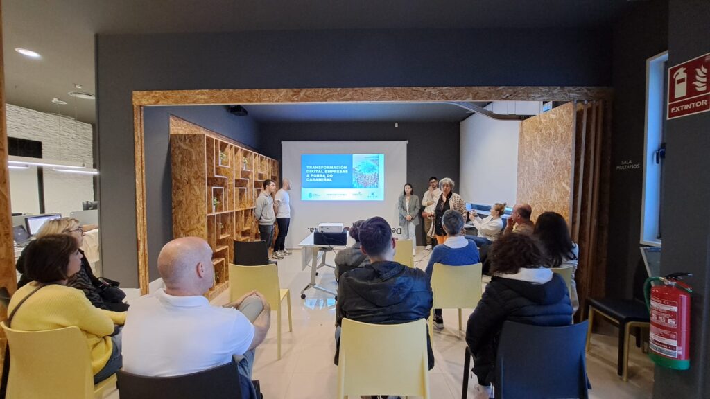 Sesión de presentación del programa de digitalización en A Pobra.