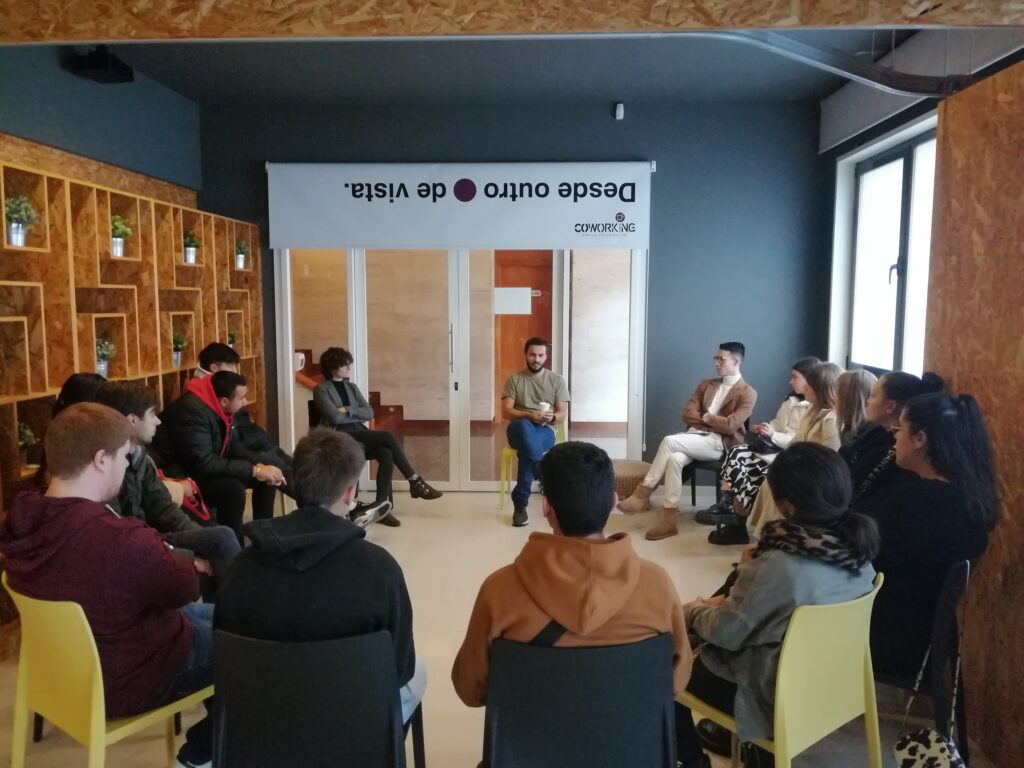 Encuentro de formación e intercambio en el coworking de A Pobra.