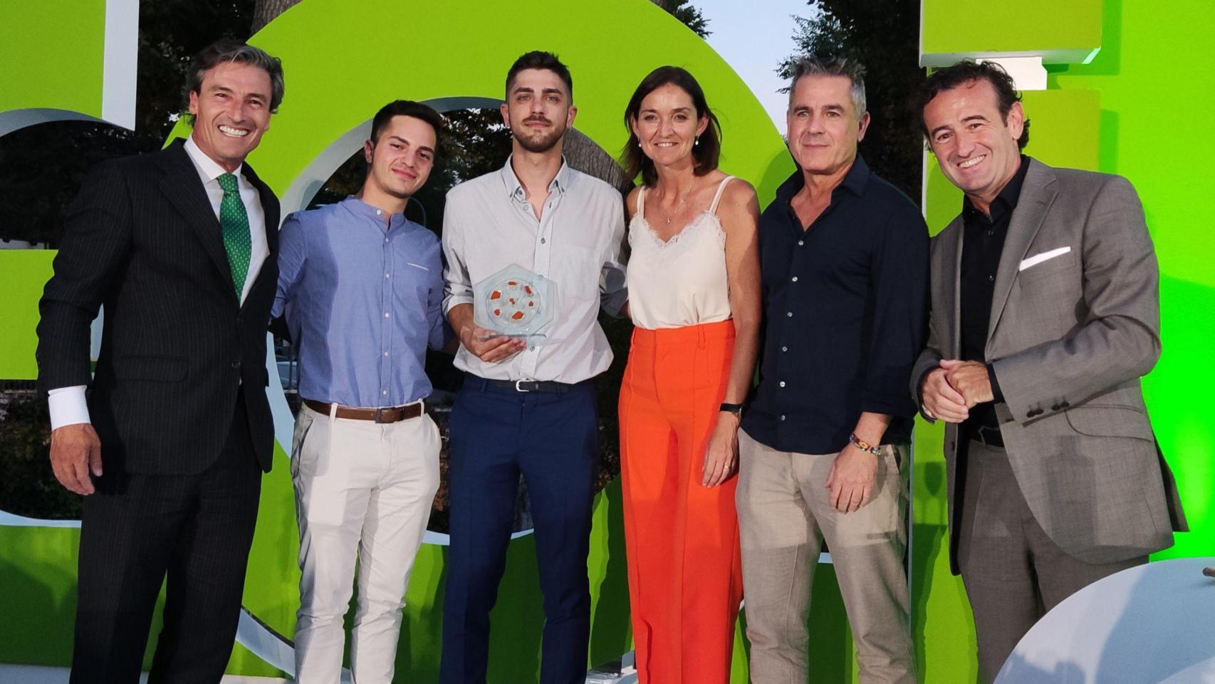 Representantes de Kracia en la entrega del premio al mejor proyecto emprendedor.
